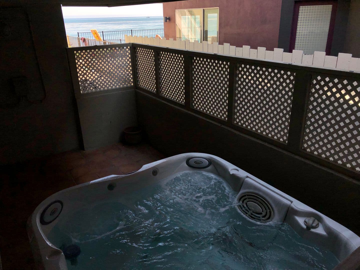 Goleta Apartment: 6561 Del Playa