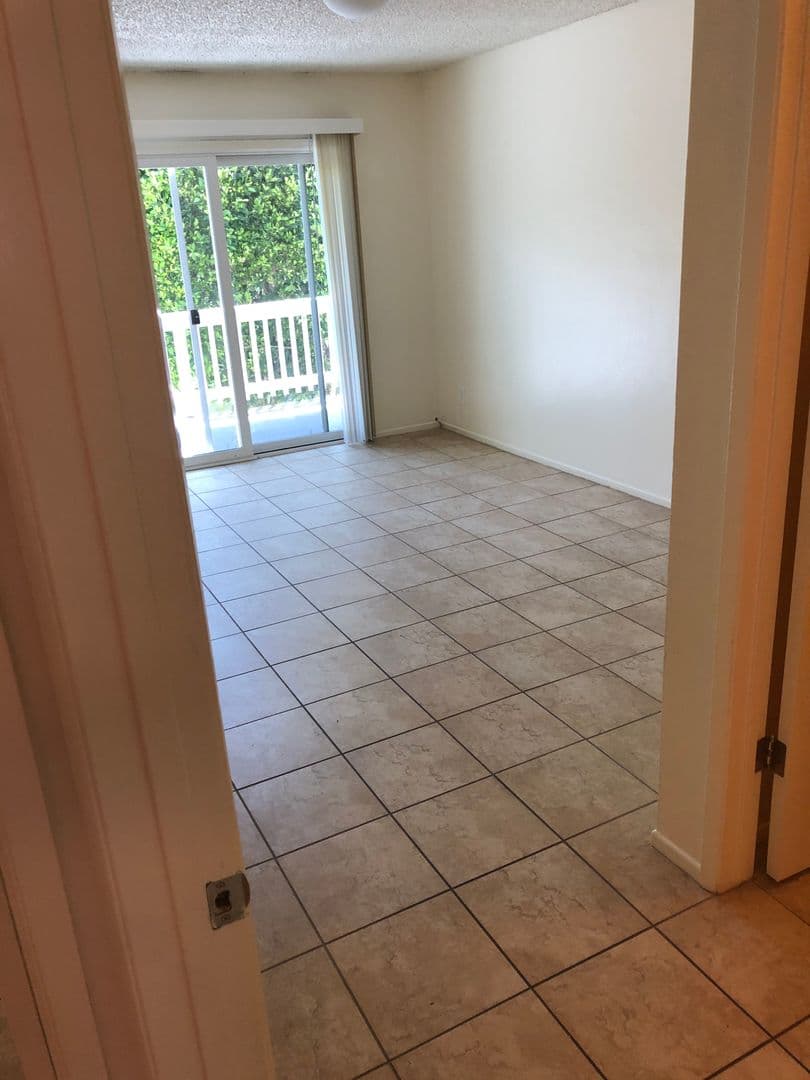 Goleta Apartment: 6561 Del Playa