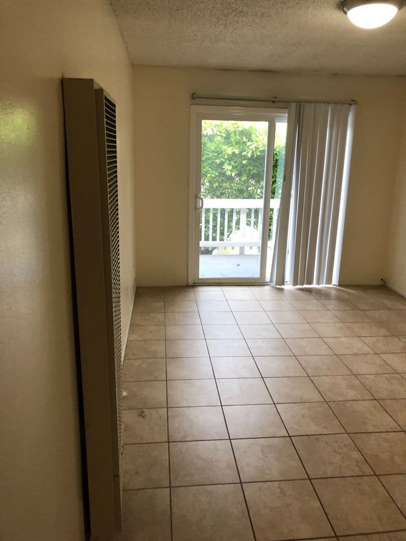 Goleta Apartment: 6561 Del Playa