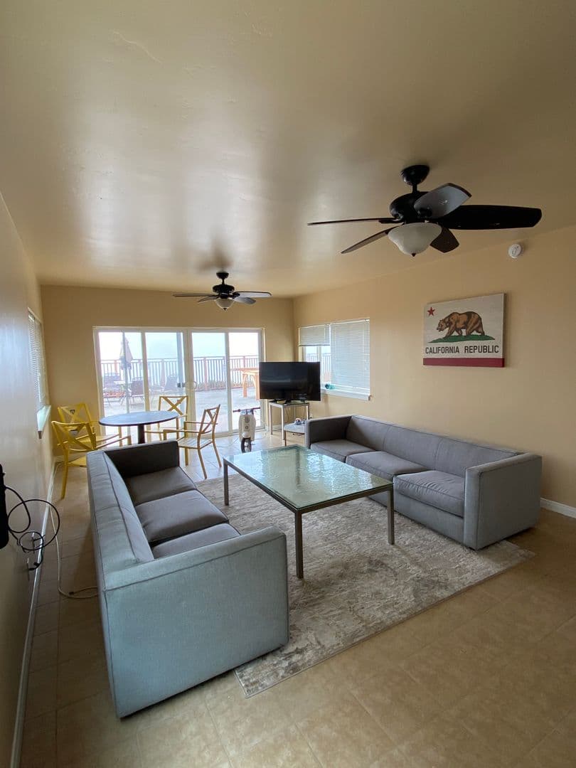 Goleta Apartment: 6633 Del Playa