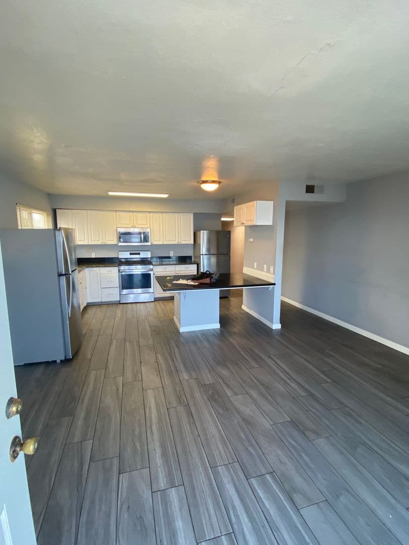 Goleta Apartment: 6777 Del Playa