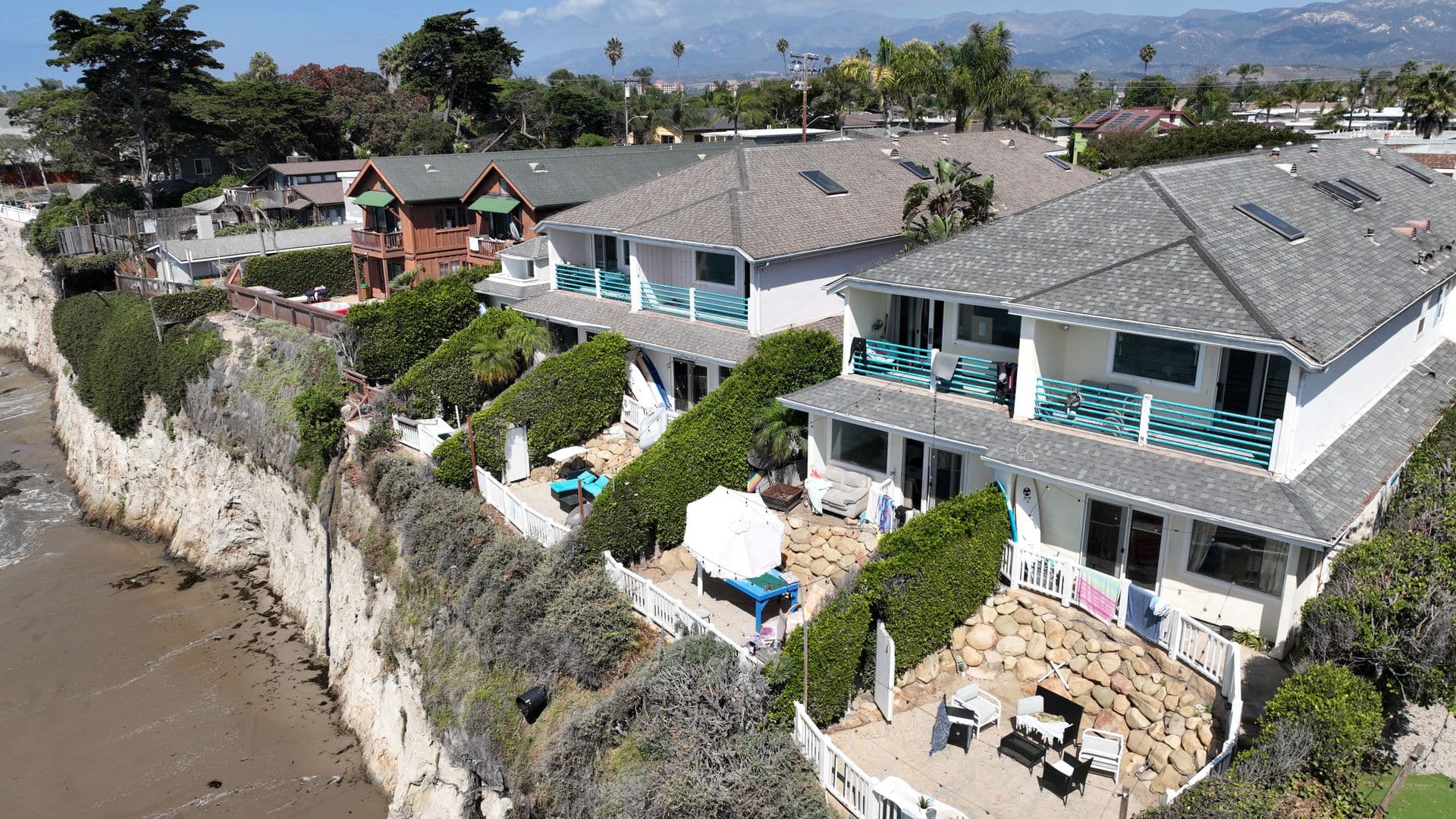 Goleta Apartment: 6573 Del Playa