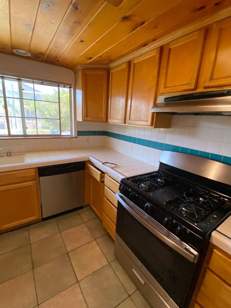 Goleta Apartment: 6535 El Nido