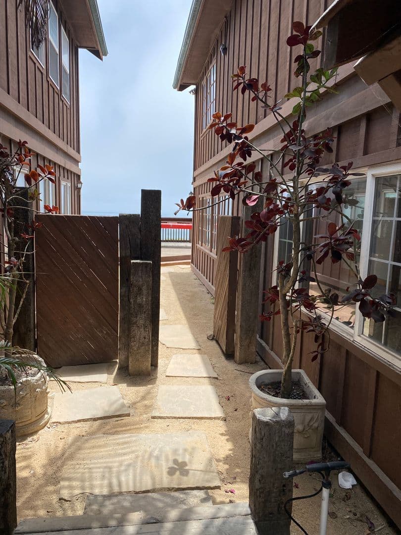 Goleta Apartment: 6585 Del Playa