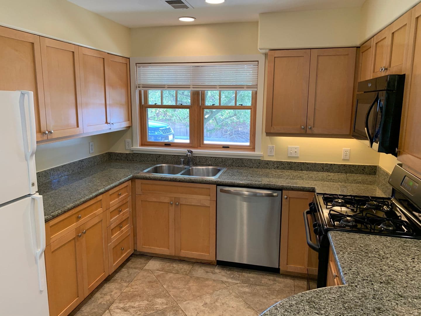 Goleta Apartment: 6736 Sueno