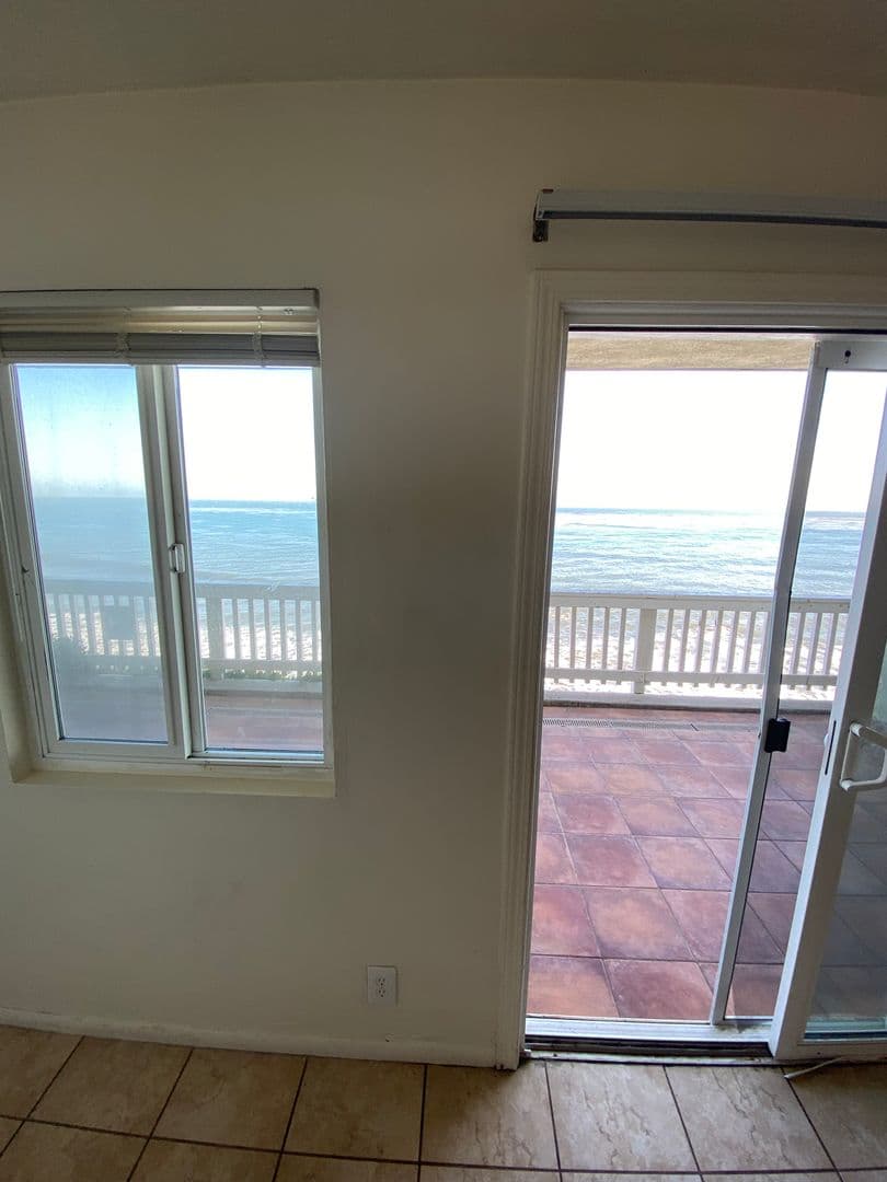 Goleta Apartment: 6561 Del Playa