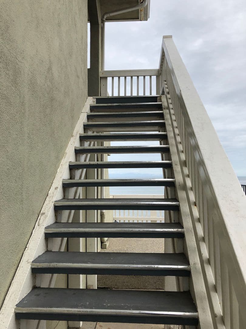 Goleta Apartment: 6561 Del Playa