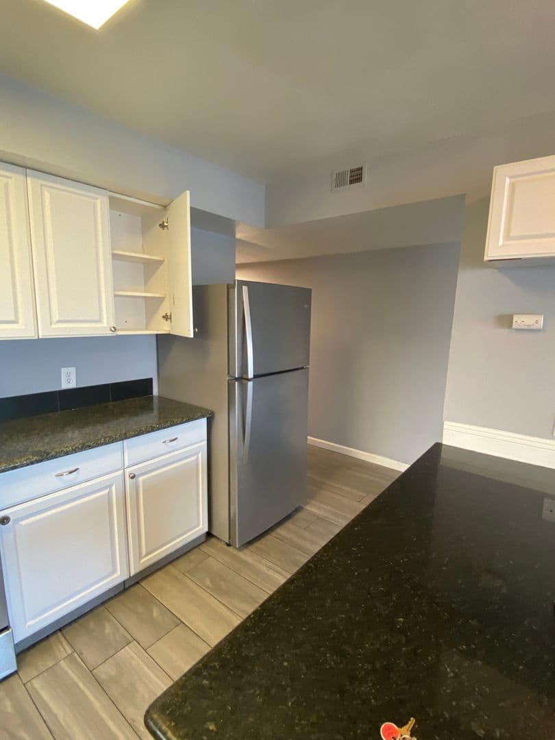 Goleta Apartment: 6777 Del Playa