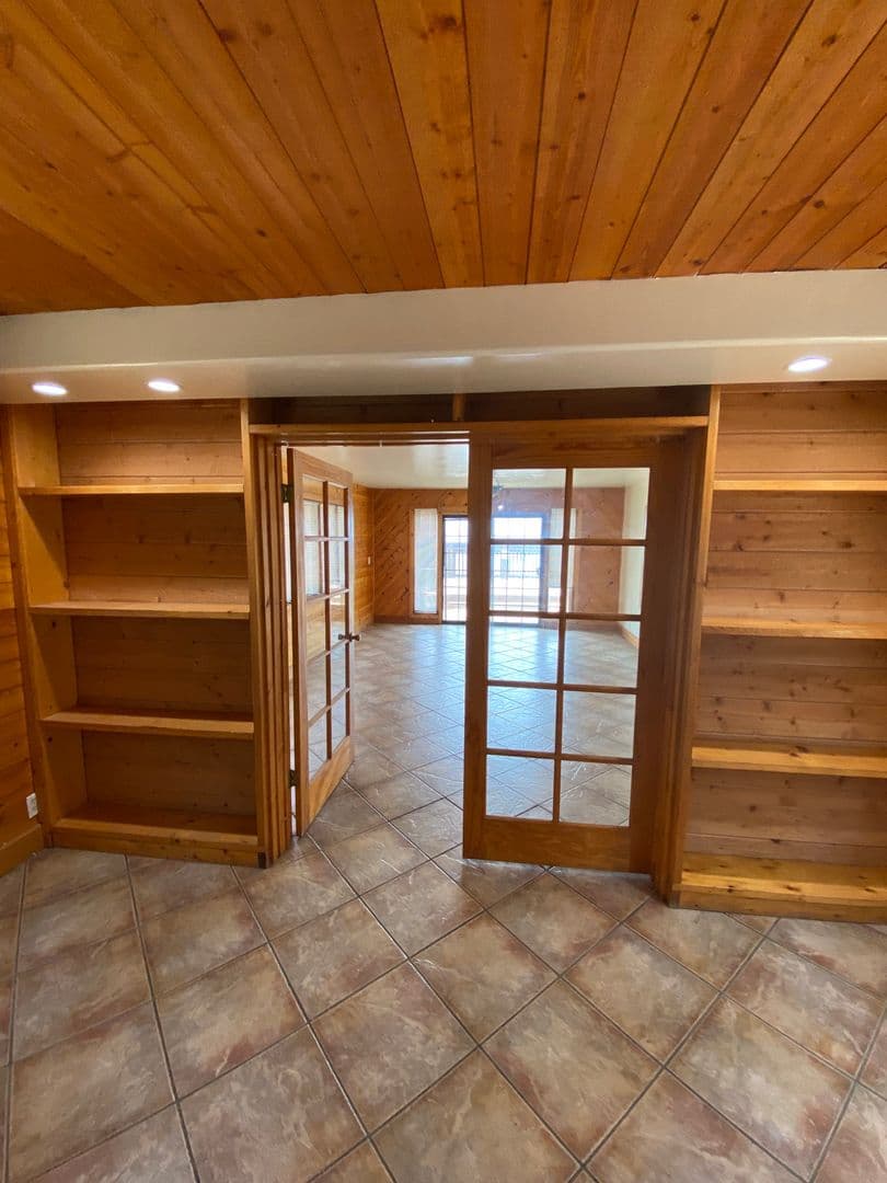 Goleta Apartment: 6585 Del Playa