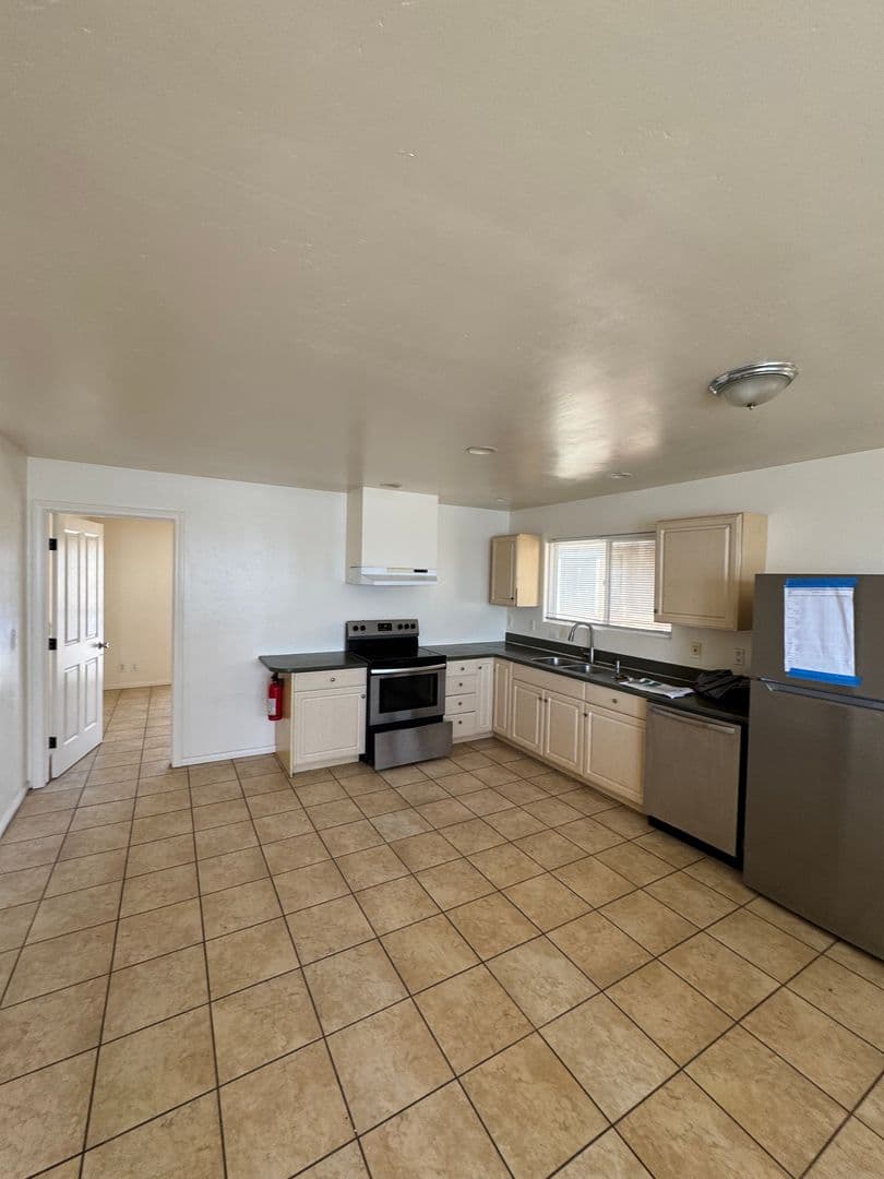Goleta Apartment: 6705 Del Playa