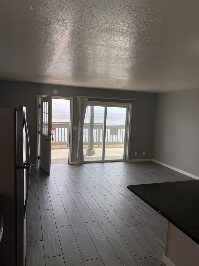 Goleta Apartment: 6777 Del Playa