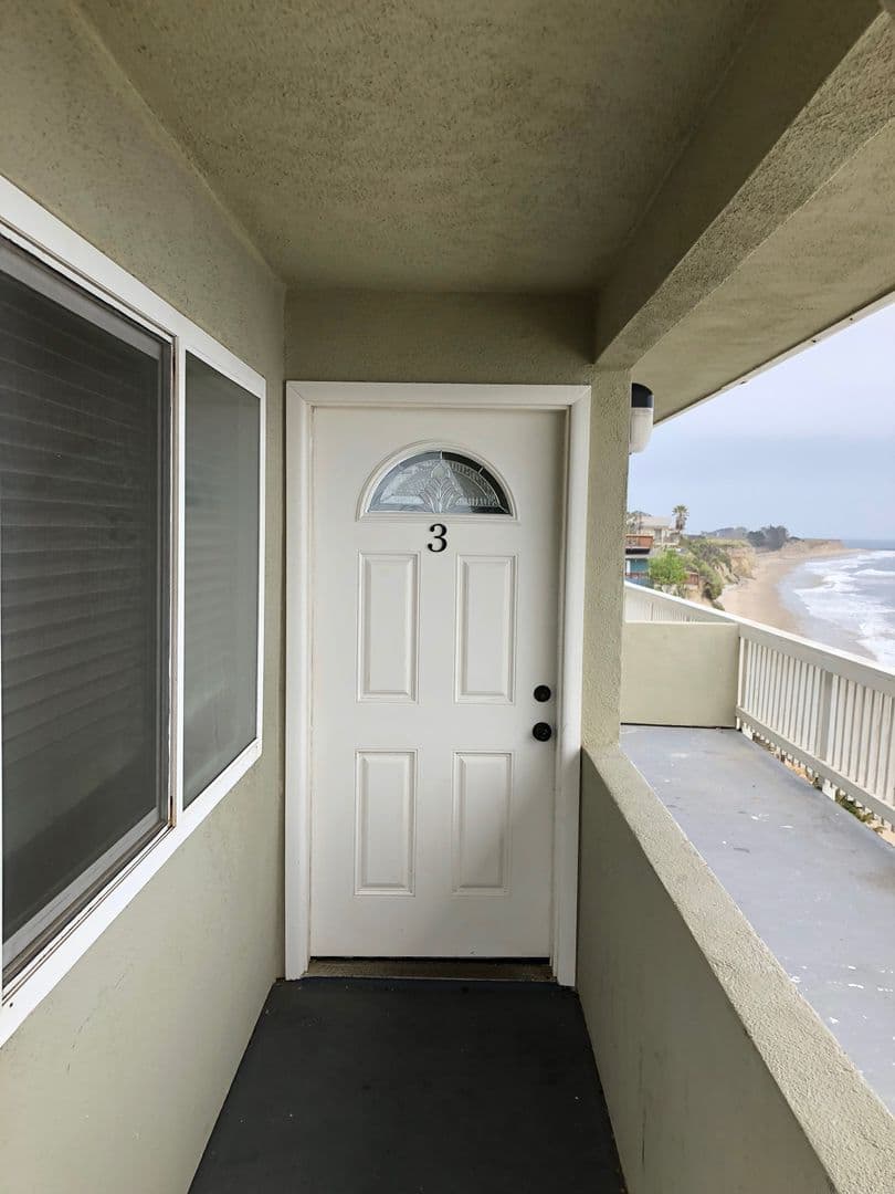 Goleta Apartment: 6561 Del Playa