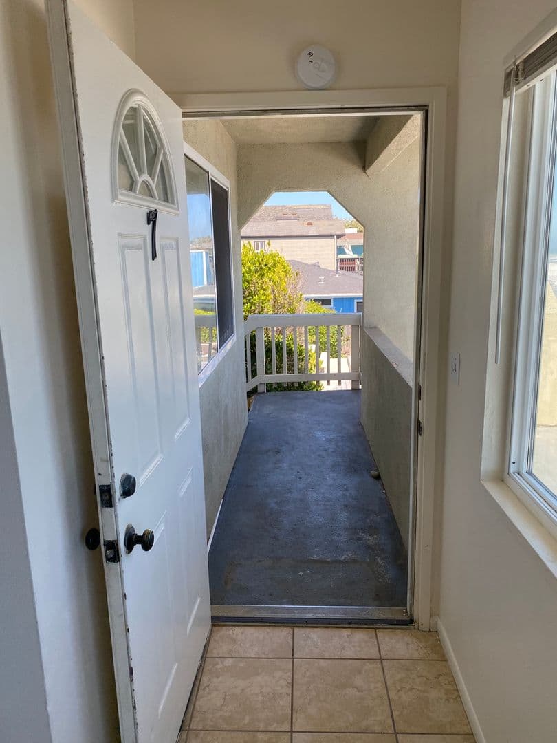 Goleta Apartment: 6561 Del Playa