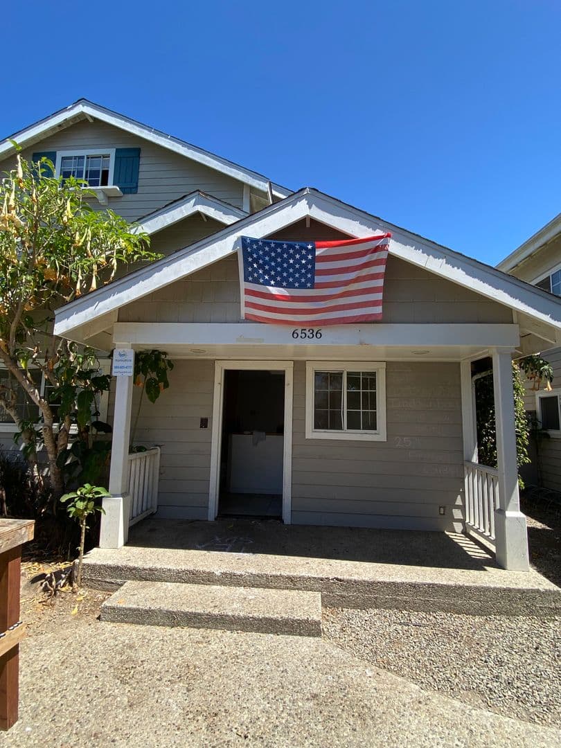 Goleta Apartment: 6536 Del Playa