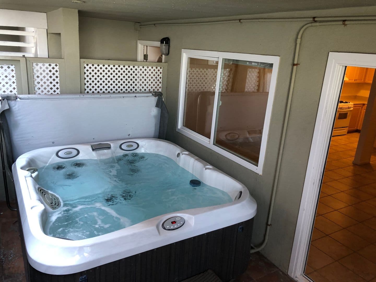 Goleta Apartment: 6561 Del Playa