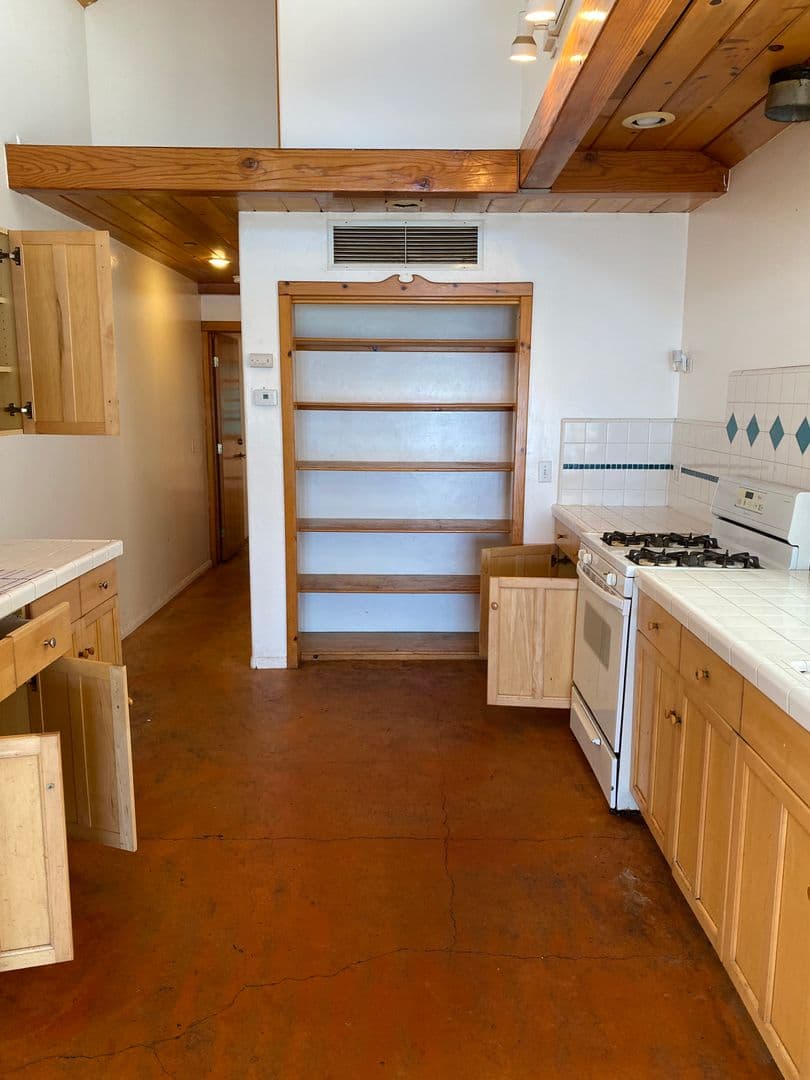 Goleta Apartment: 6581 Del Playa