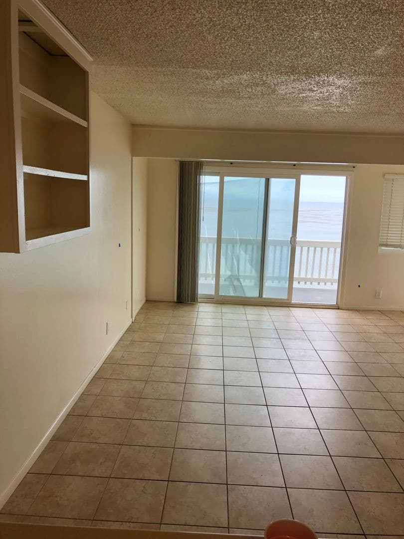 Goleta Apartment: 6561 Del Playa