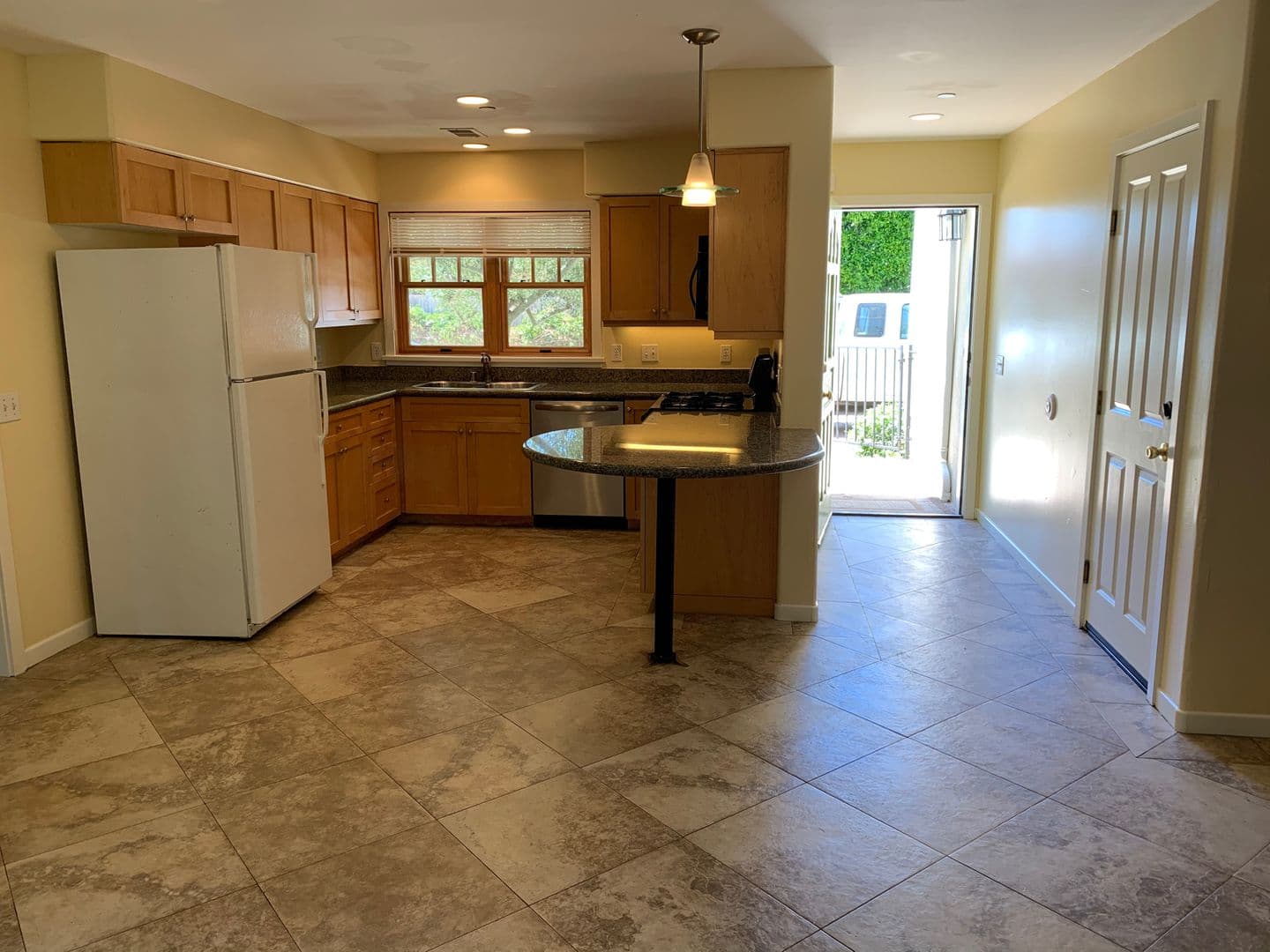 Goleta Apartment: 6736 Sueno