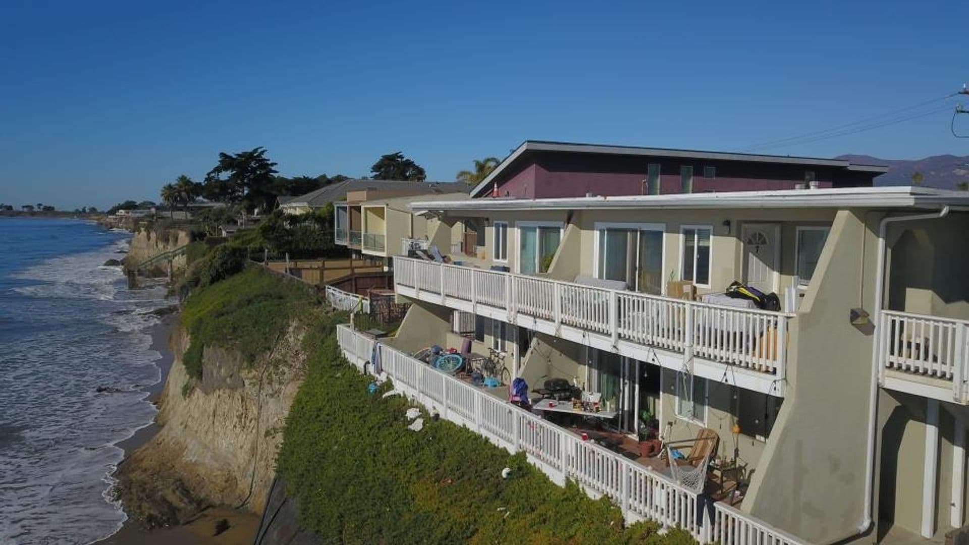 Goleta Apartment: 6561 Del Playa