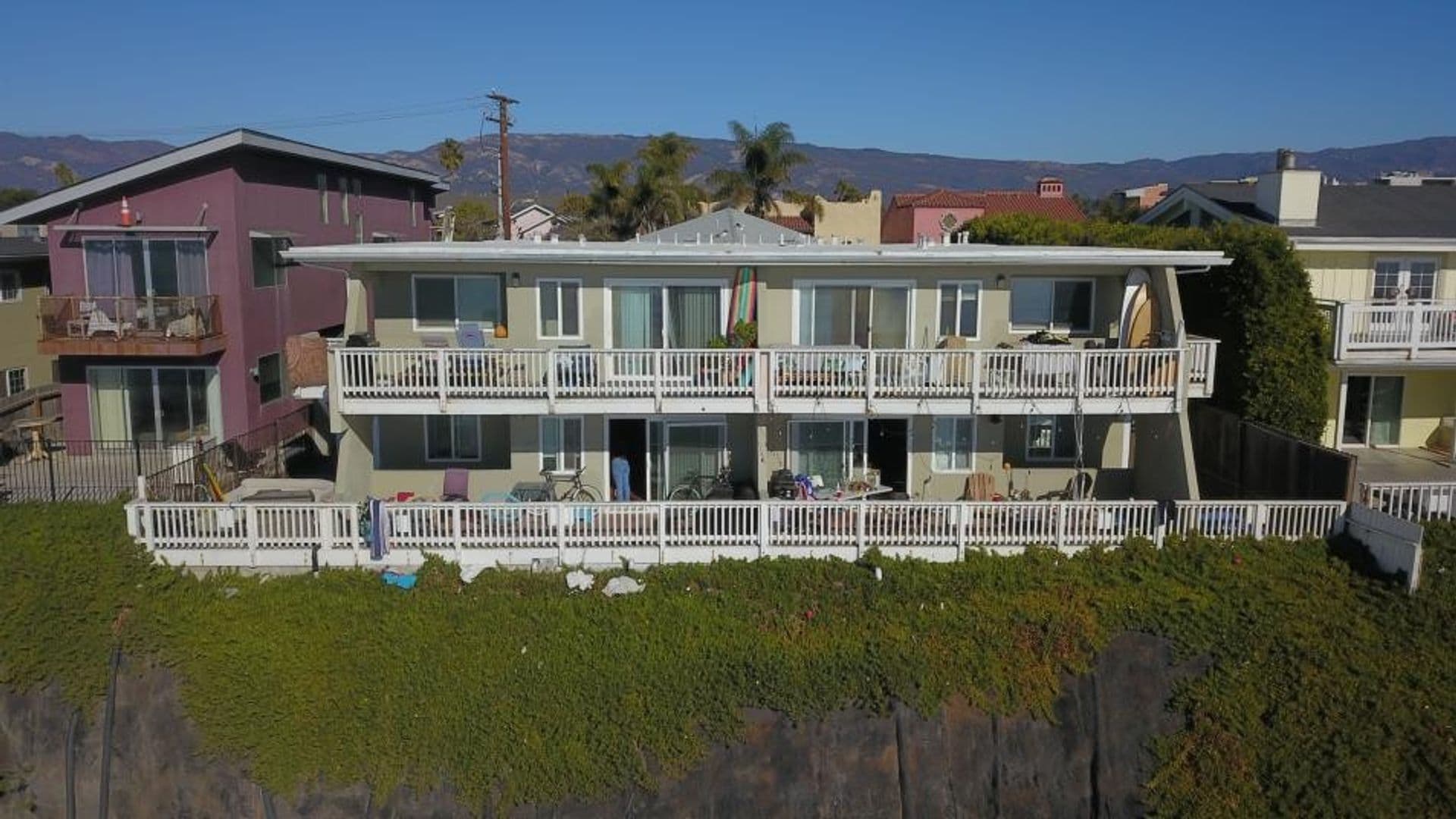 Goleta Apartment: 6561 Del Playa