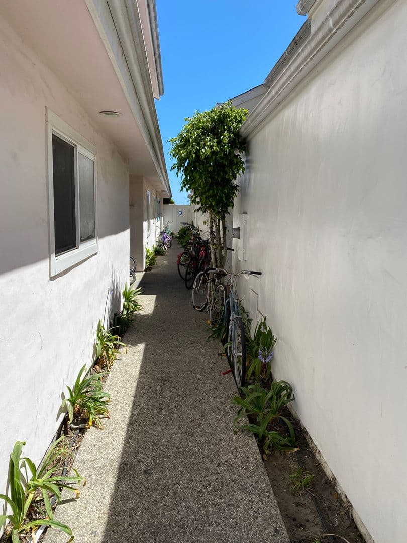 Goleta Apartment: 6581 Del Playa