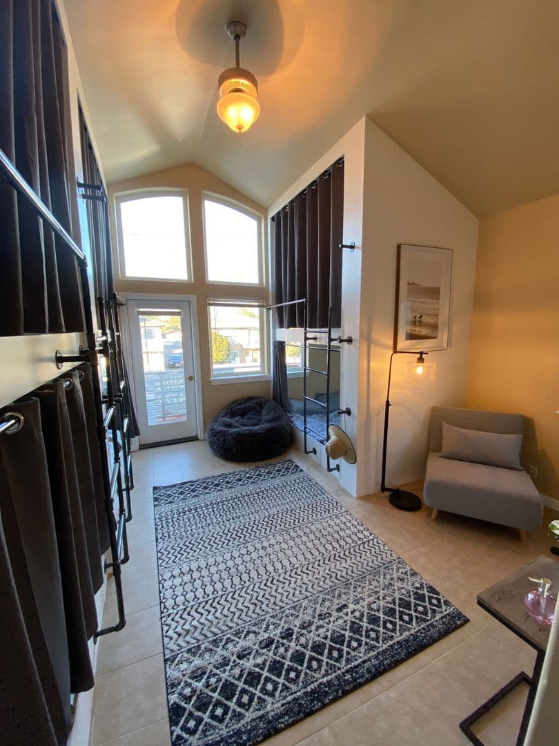 Goleta Apartment: 6631 Del Playa