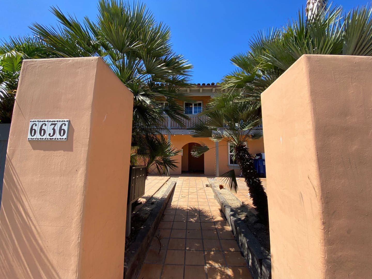 Goleta Apartment: 6636 Del Playa