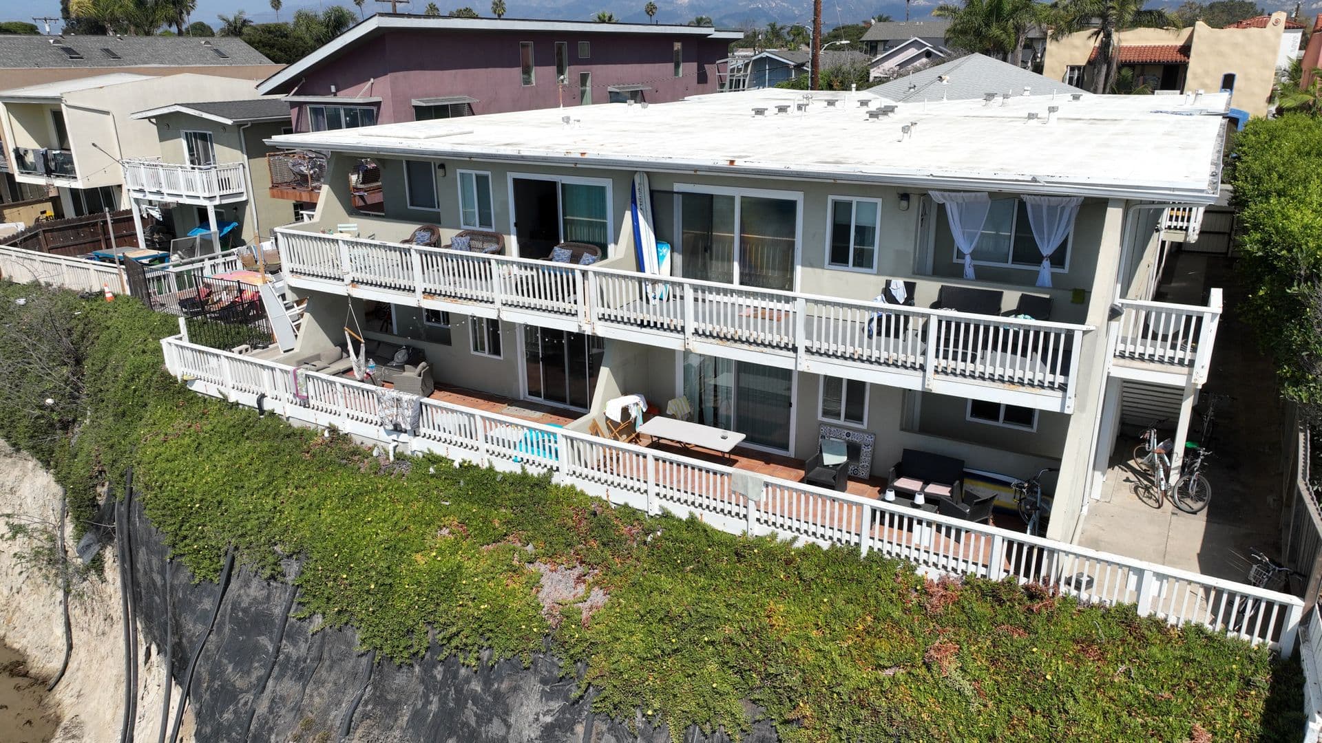 Goleta Apartment: 6561 Del Playa