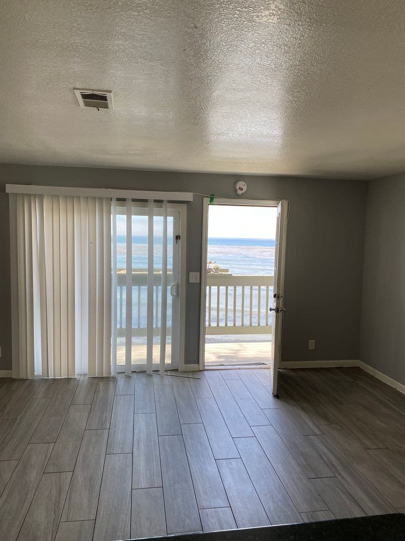 Goleta Apartment: 6777 Del Playa