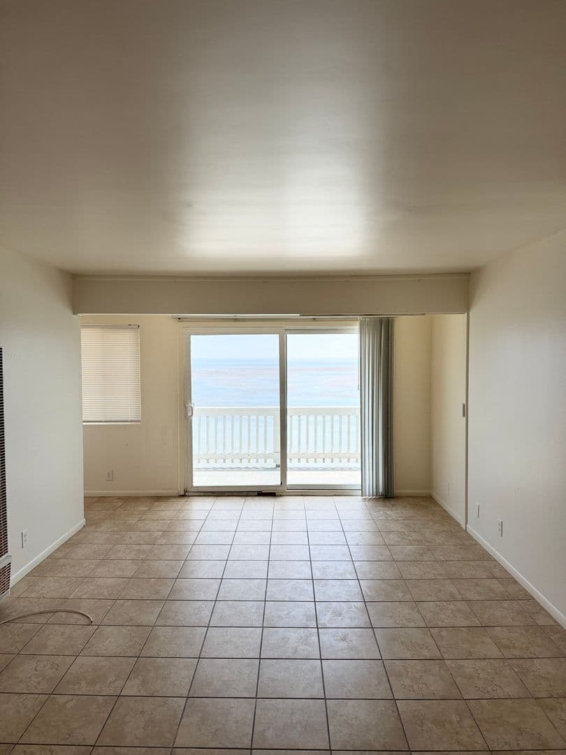 Goleta Apartment: 6561 Del Playa