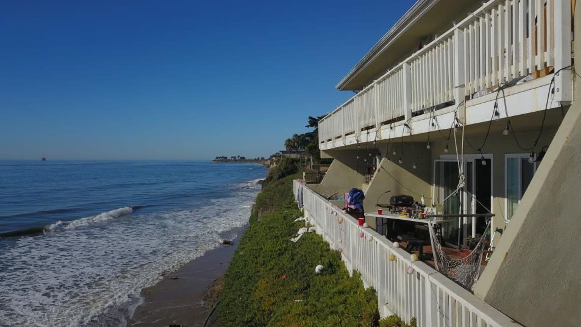 Goleta Apartment: 6561 Del Playa