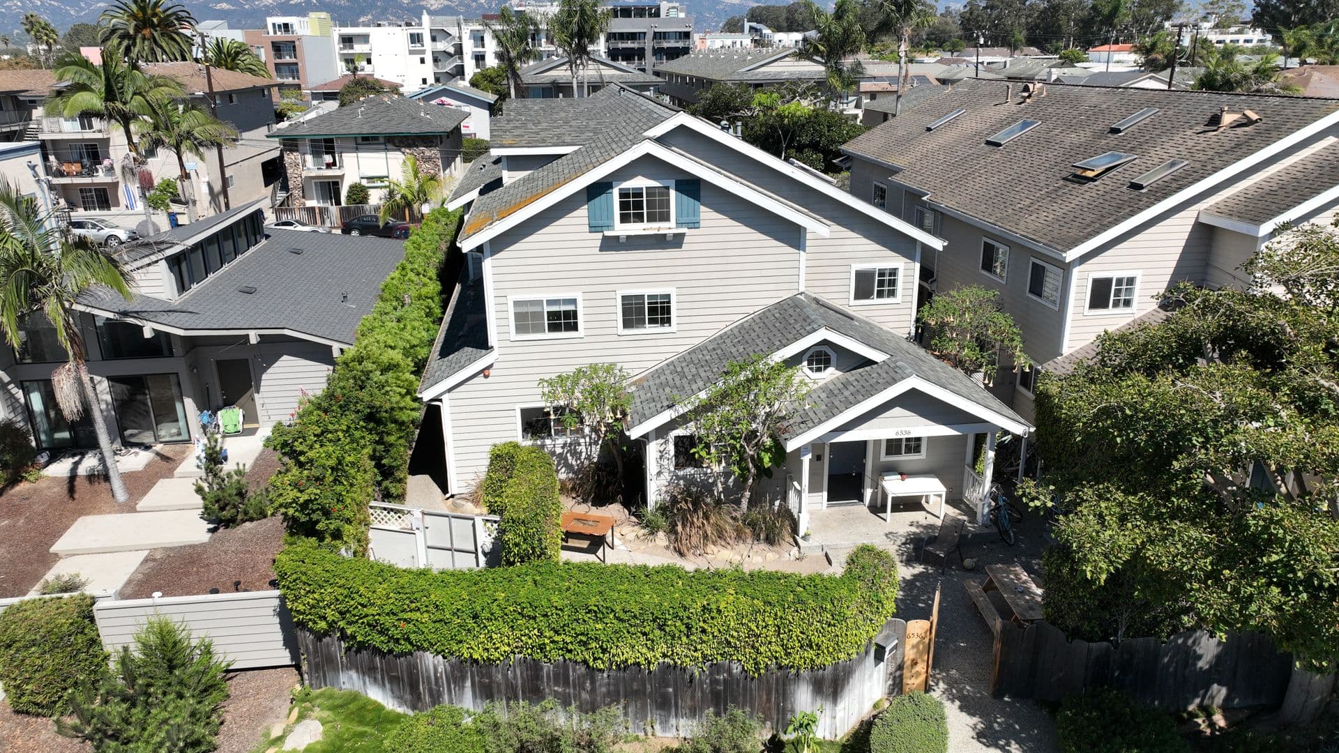 Goleta Apartment: 6536 Del Playa