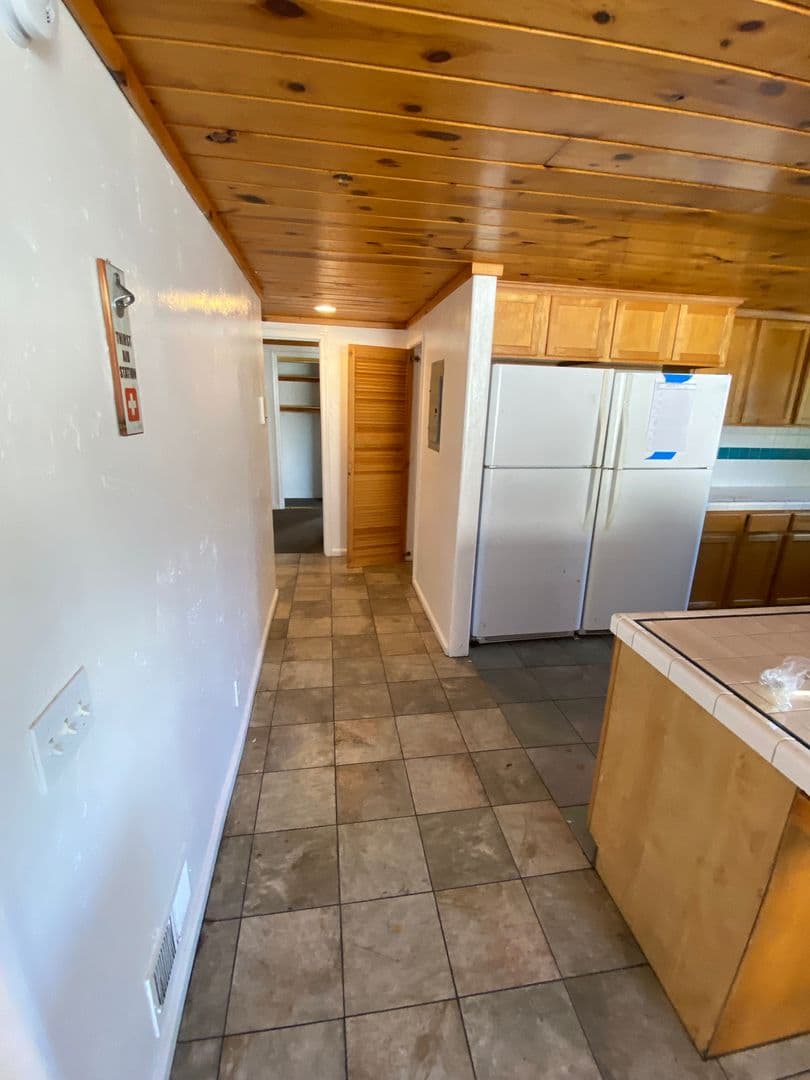 Goleta Apartment: 6535 El Nido