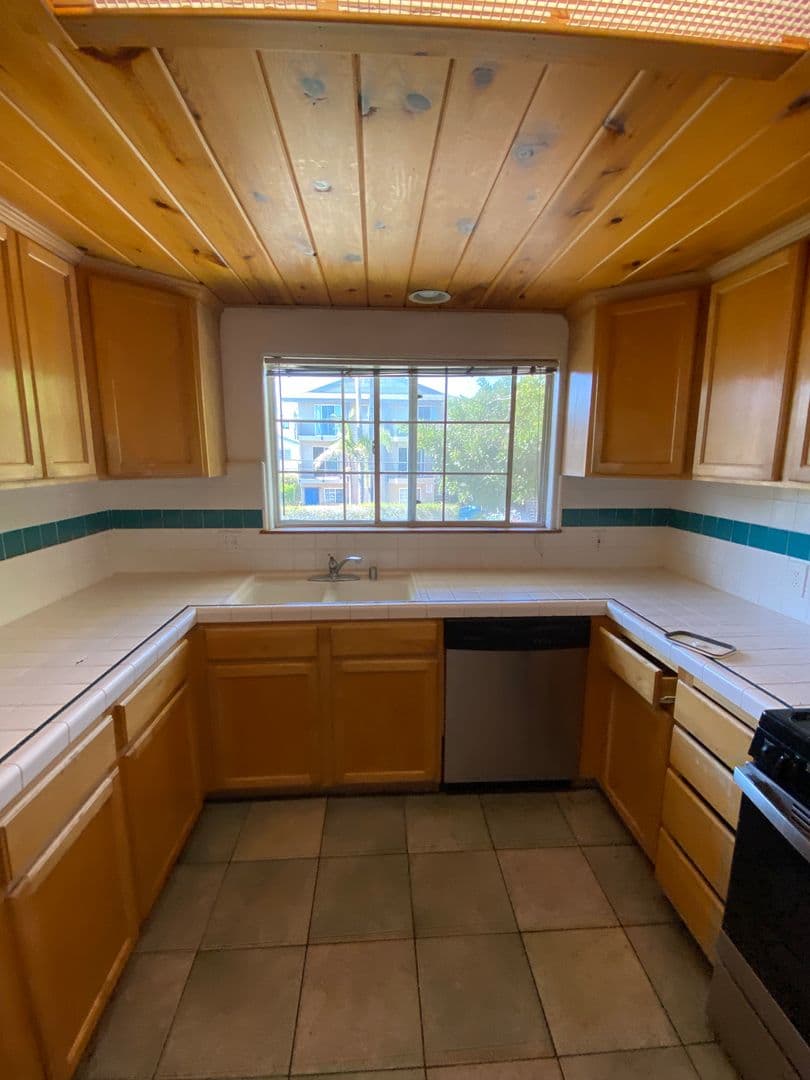 Goleta Apartment: 6535 El Nido
