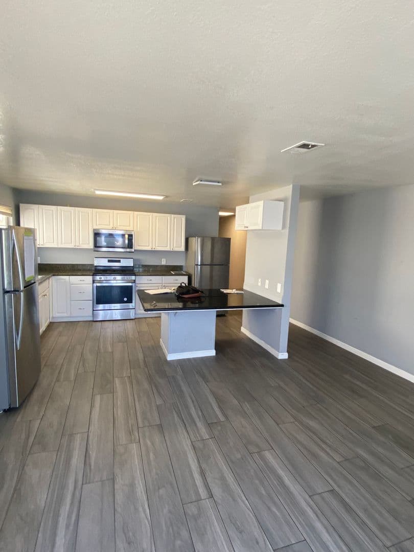 Goleta Apartment: 6777 Del Playa