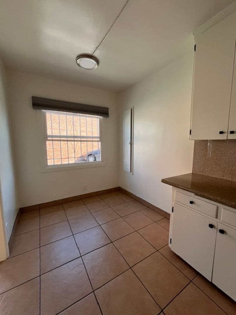 Los Angeles Apartment: 1908 S. Dunsmuir Avenue