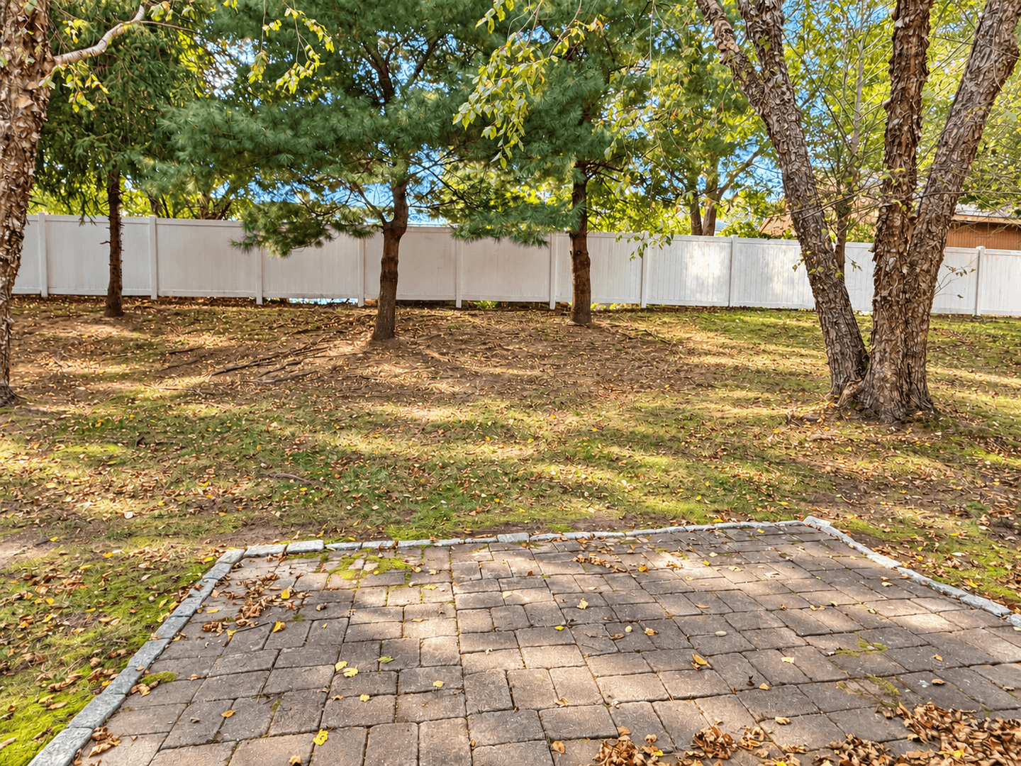 New London House: 19 Hawthorne Drive