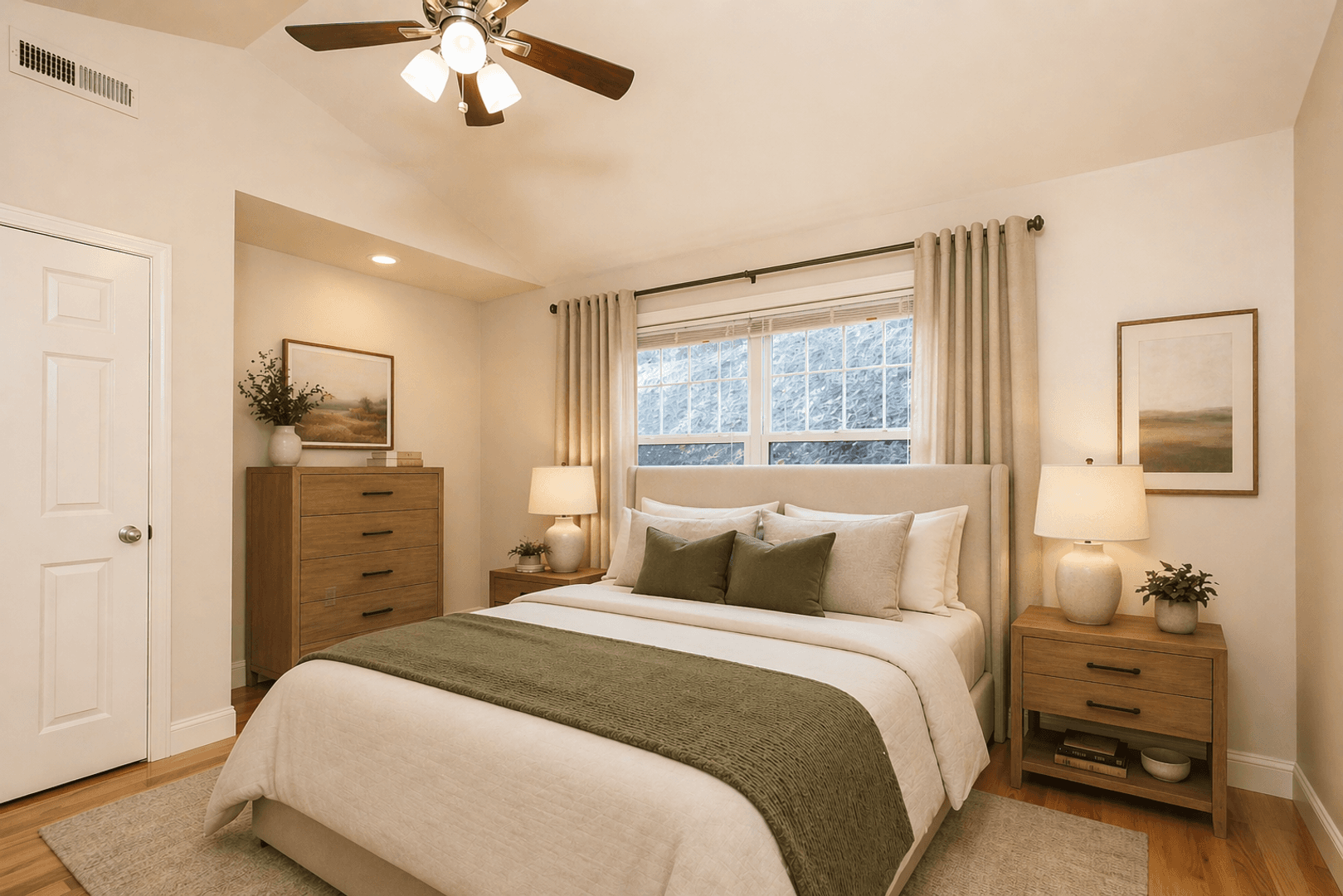 Norwich Apartment: 1201- 1310 River View Lane