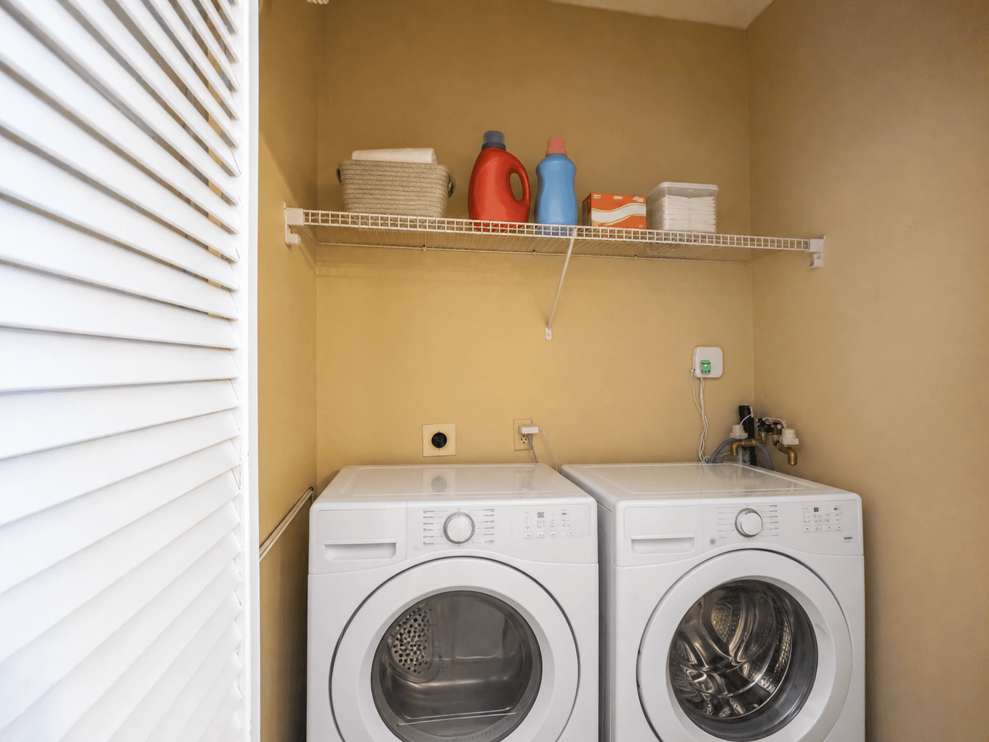 Colchester Apartment: 60 Linwood Avenue