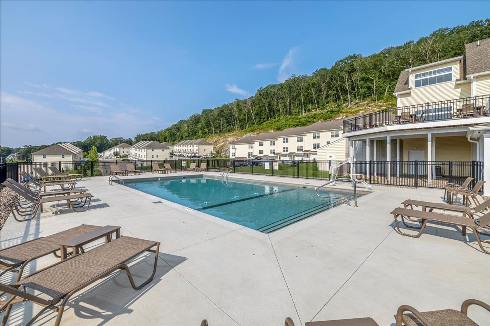 Norwich Apartment: 1201- 1310 River View Lane