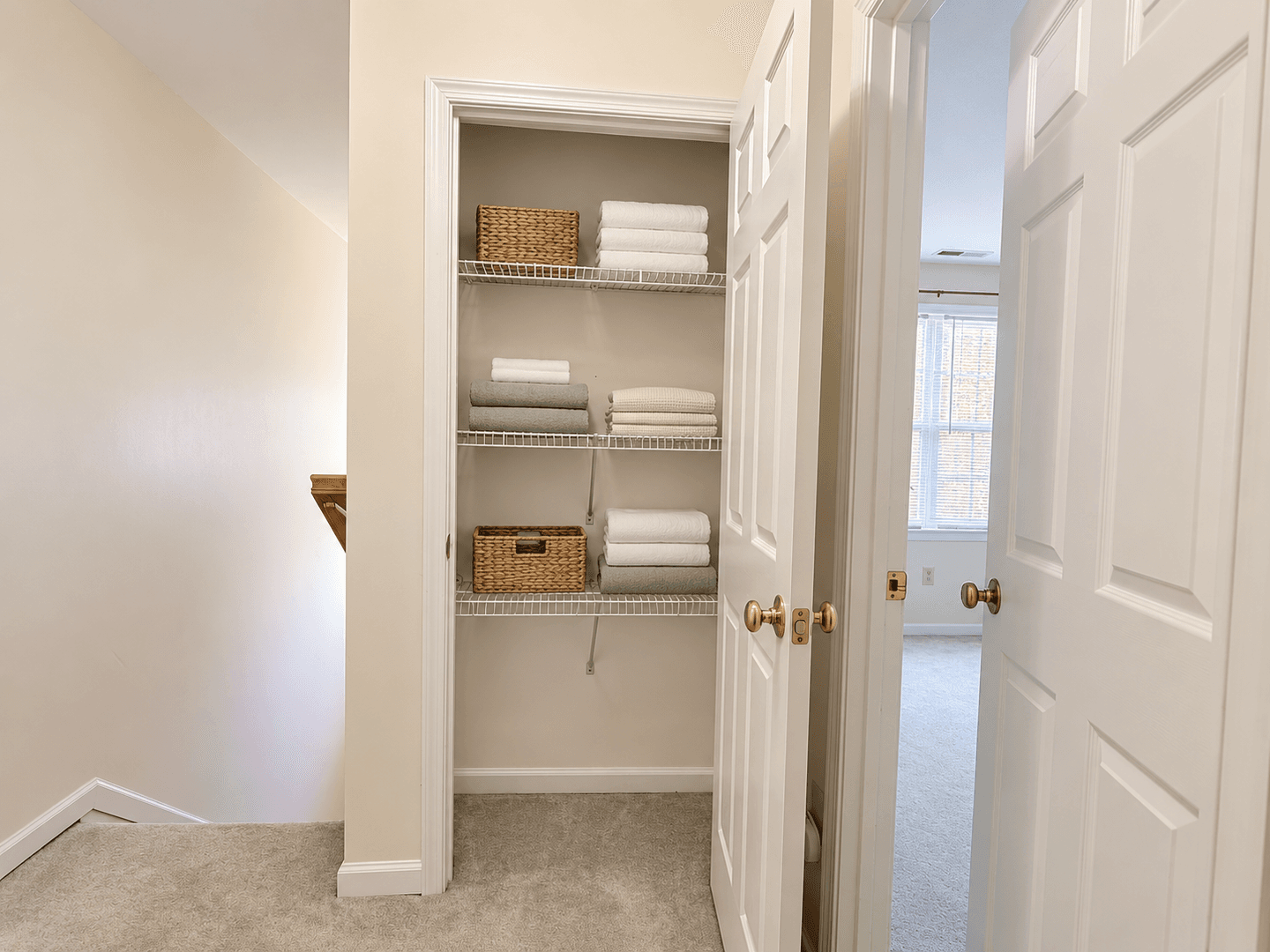 New London House: 19 Hawthorne Drive
