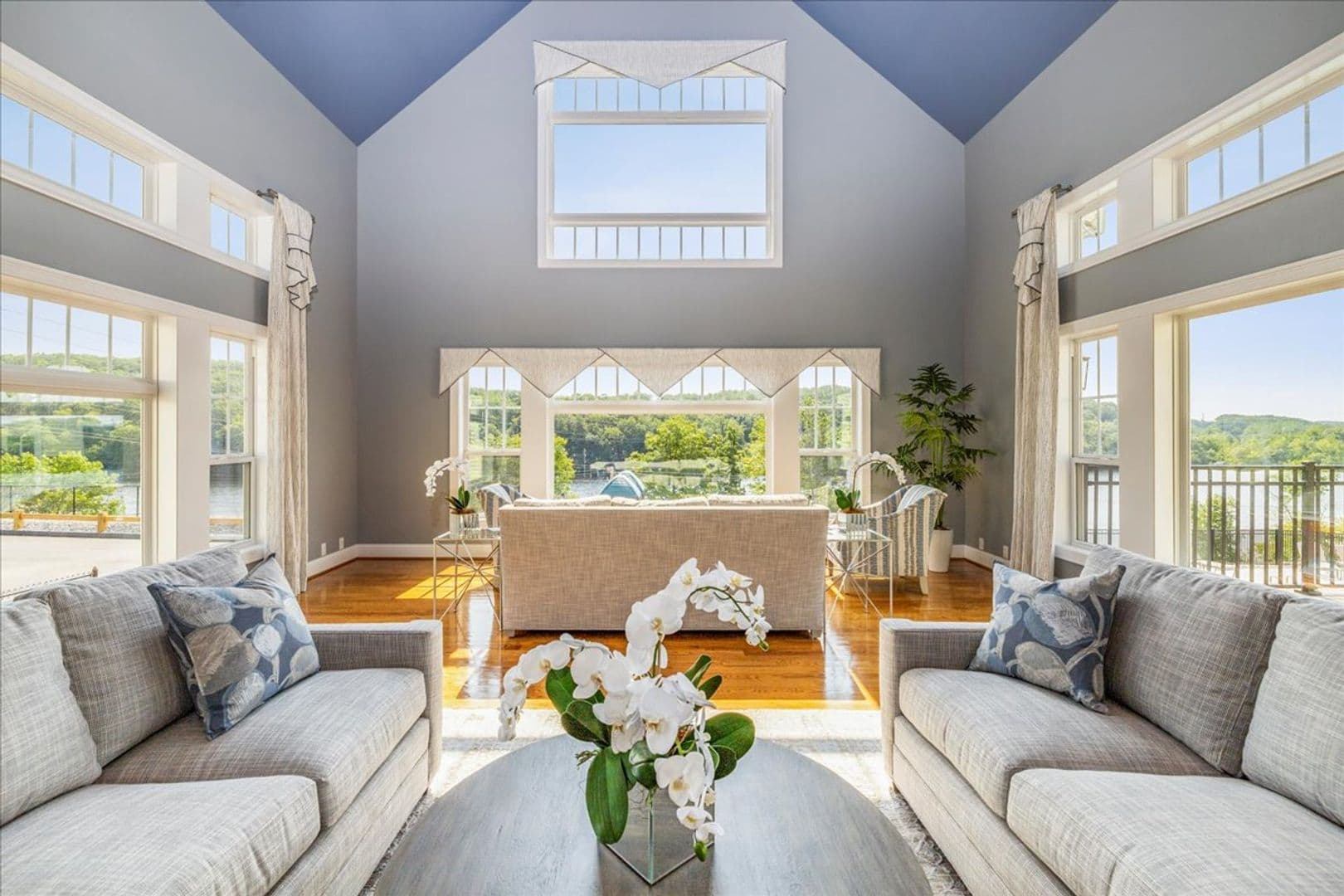 Norwich Apartment: 1201- 1310 River View Lane