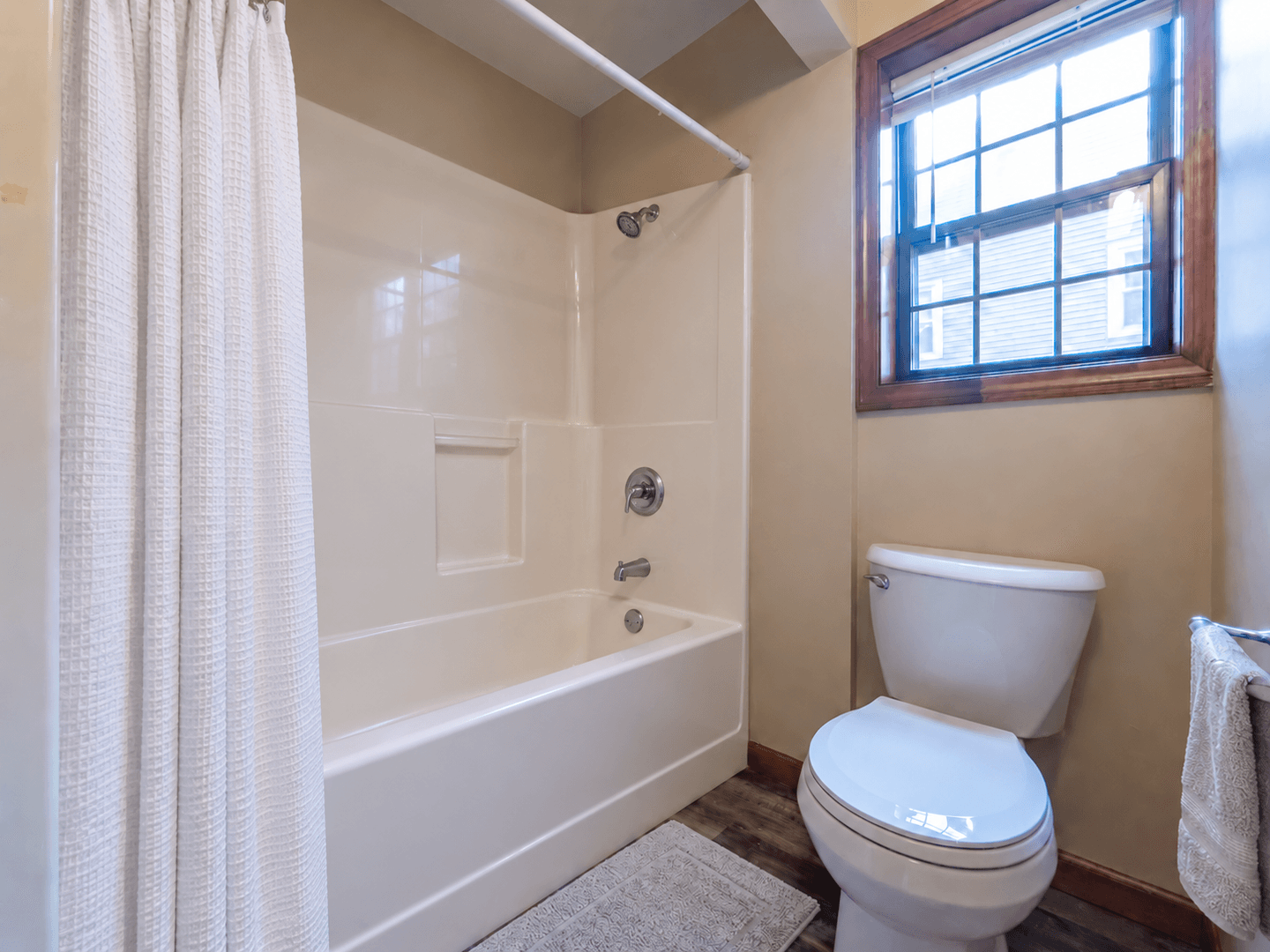 Bozrah Apartment: 195 Fitchville Rd.