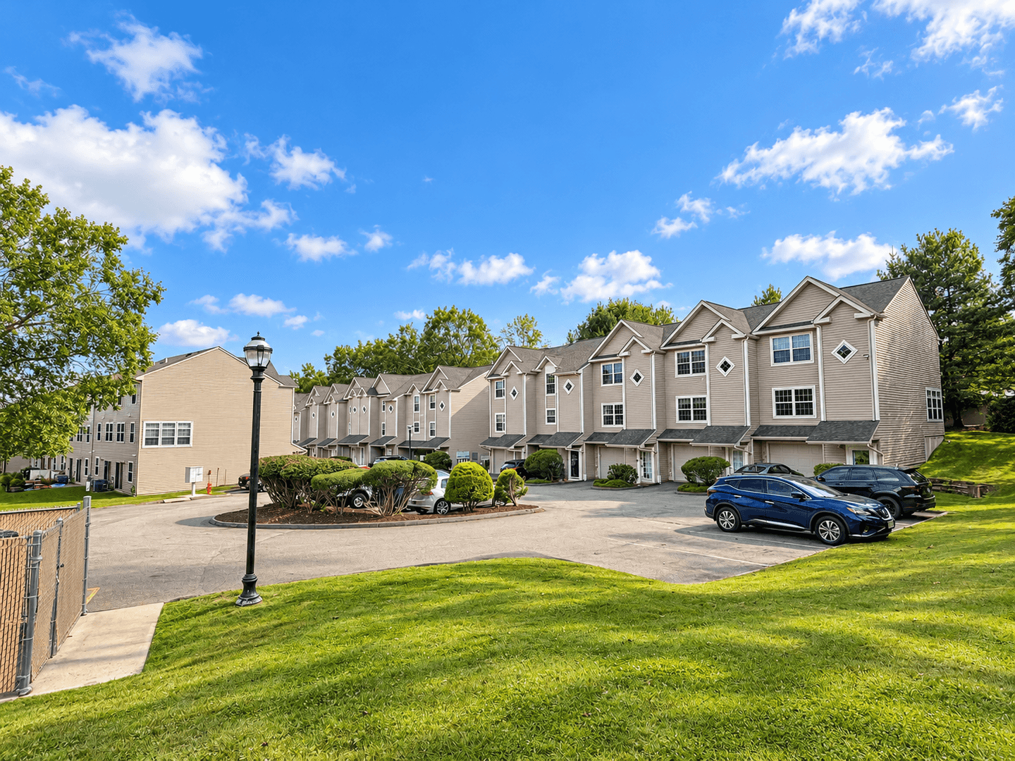 New London House: 19 Hawthorne Drive