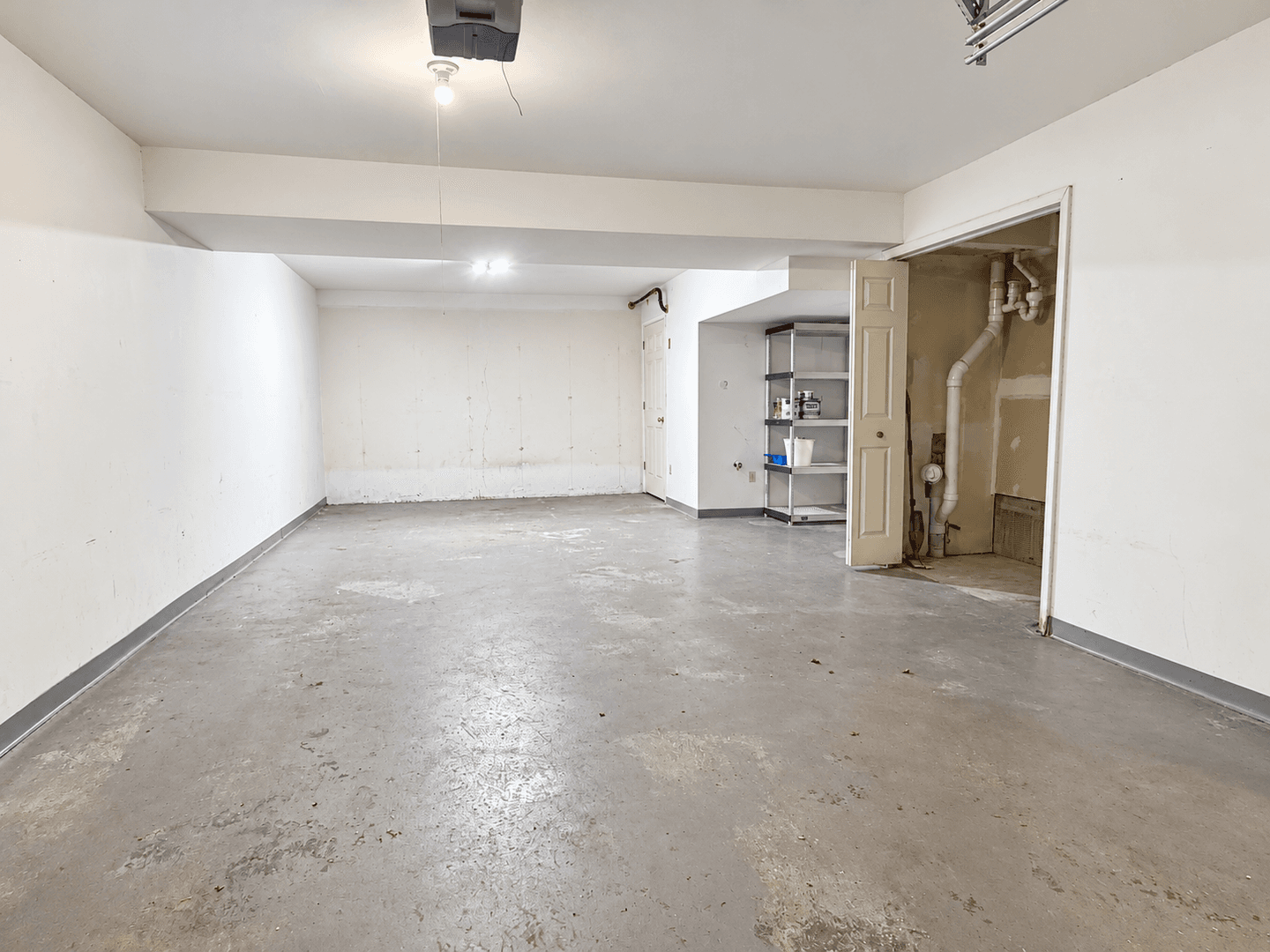 New London House: 19 Hawthorne Drive