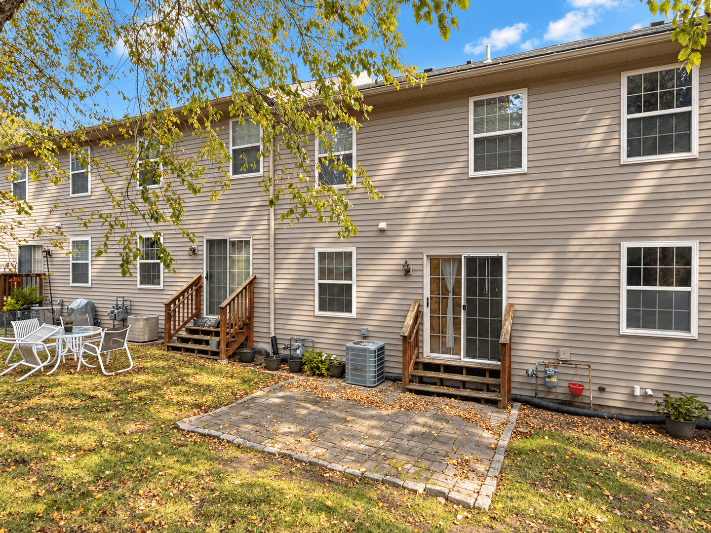 New London House: 19 Hawthorne Drive