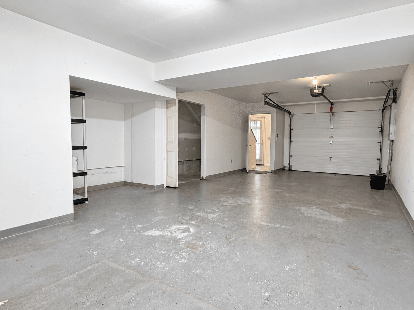 New London House: 19 Hawthorne Drive