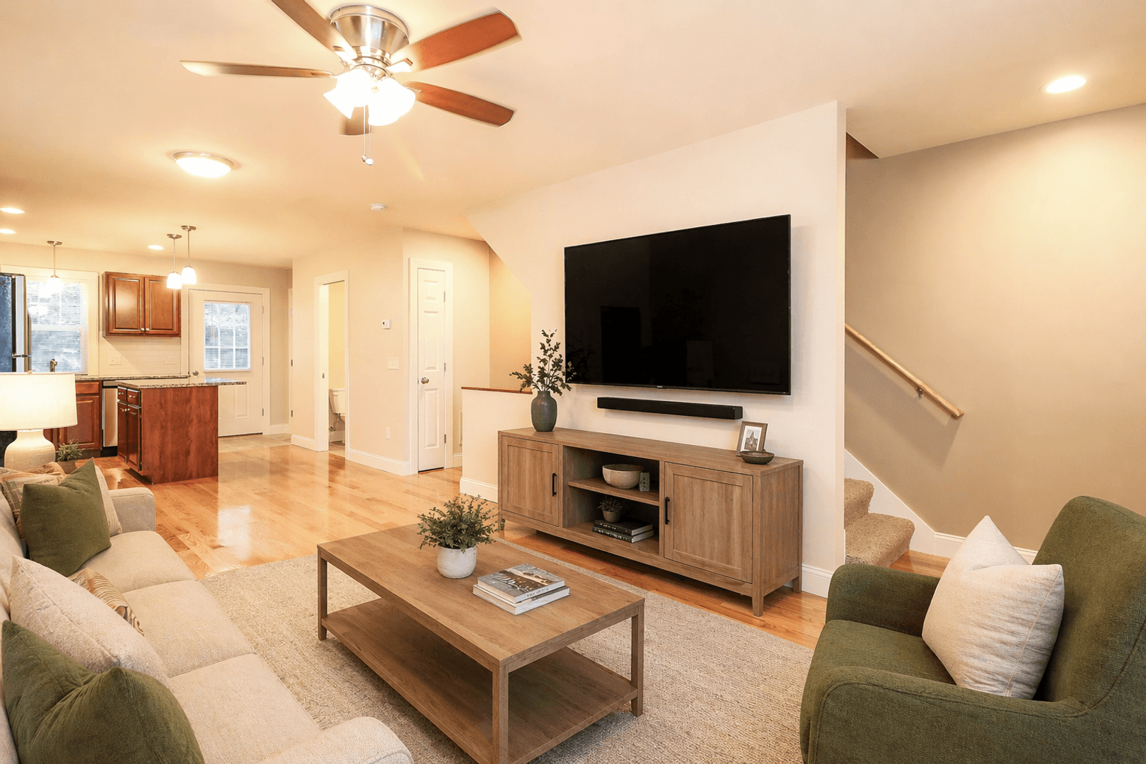 Norwich Apartment: 1201- 1310 River View Lane