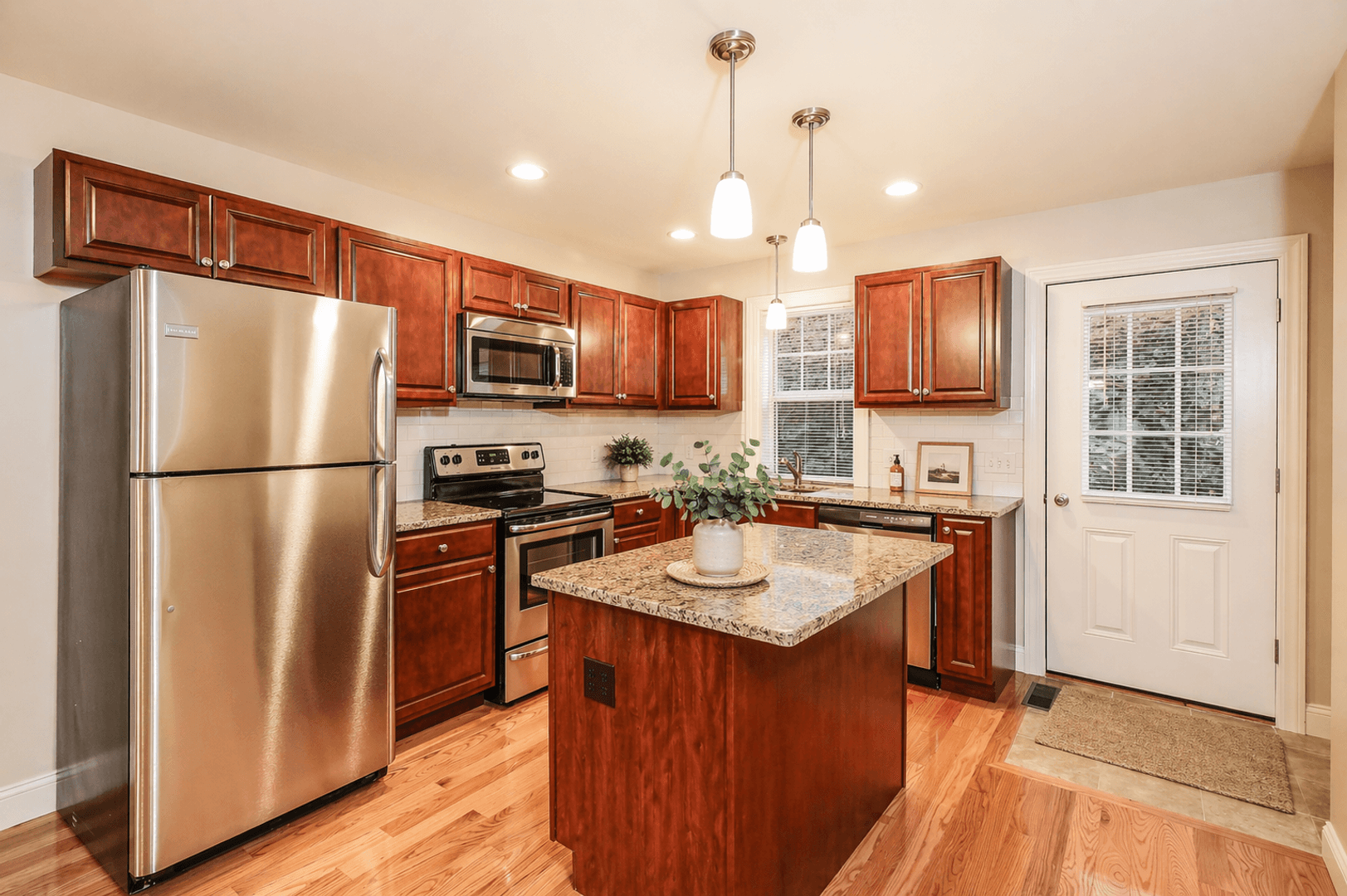 Norwich Apartment: 1201- 1310 River View Lane