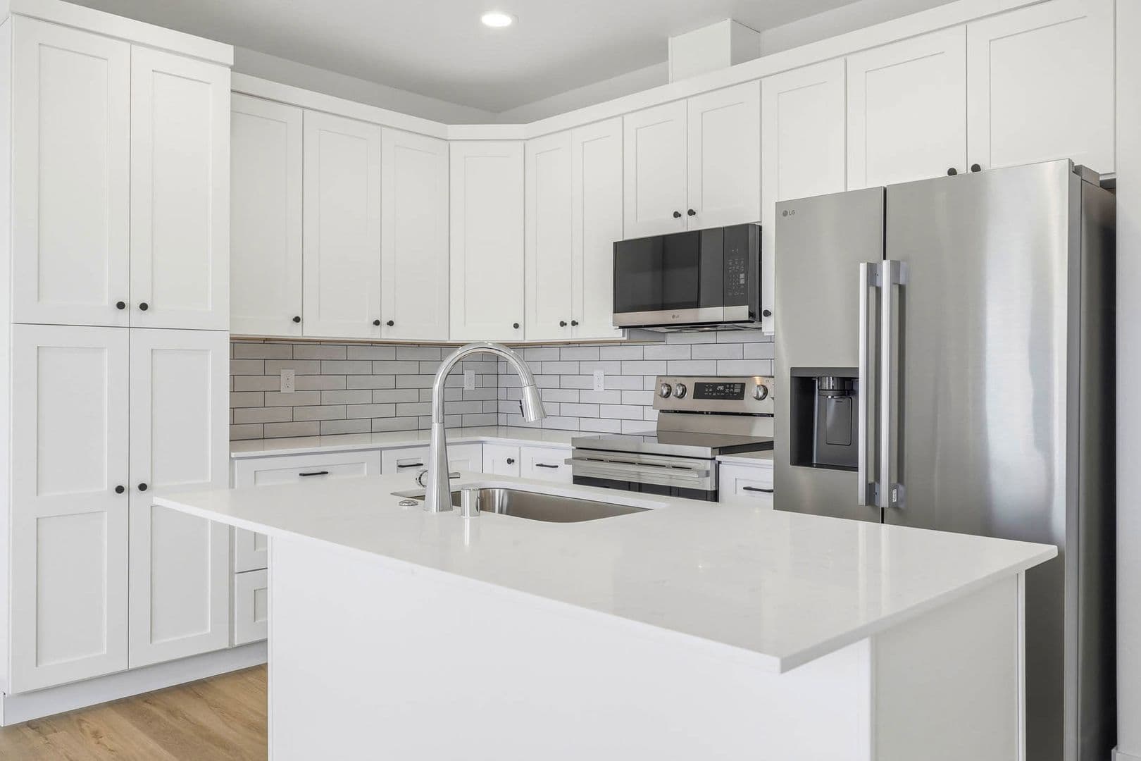 Pasco Townhome: 6820 W Court St